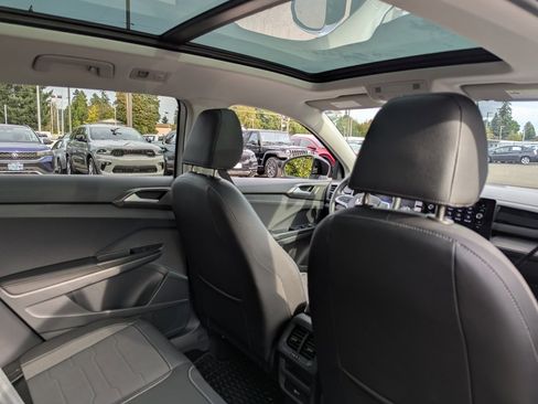 Used 2025 Volkswagen Taos SE image 33