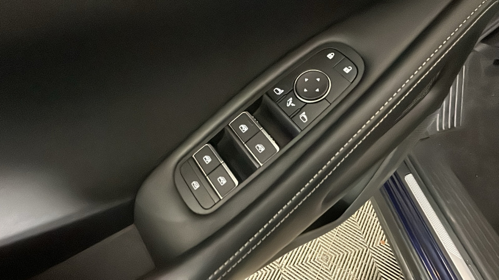 Used 2024 INFINITI QX60 Luxe AWD/4WD image 10