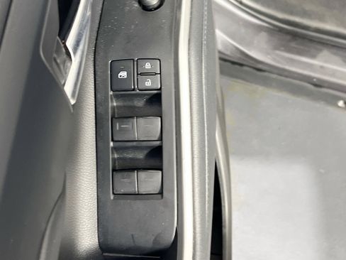 Used 2022 Toyota Highlander XLE image 16