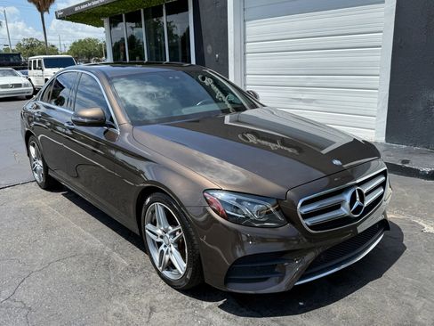 Used 2017 Mercedes-Benz E 300 4MATIC image 3