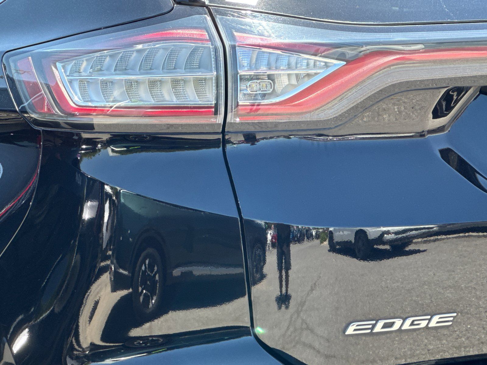Used 2017 Ford Edge Titanium FWD image 25