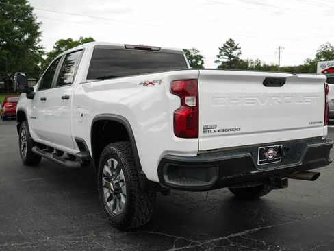 Used 2022 Chevrolet Silverado 2500 Custom w/ Custom Value Package AWD/4WD image 3