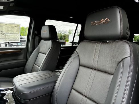 New 2026 Chevrolet Suburban High Country AWD/4WD image 8