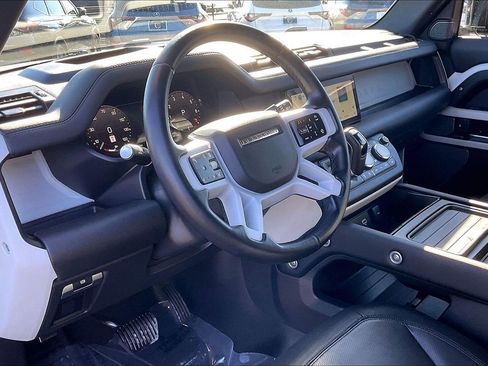 Used 2024 Land Rover Defender 110 X-Dynamic SE image 10