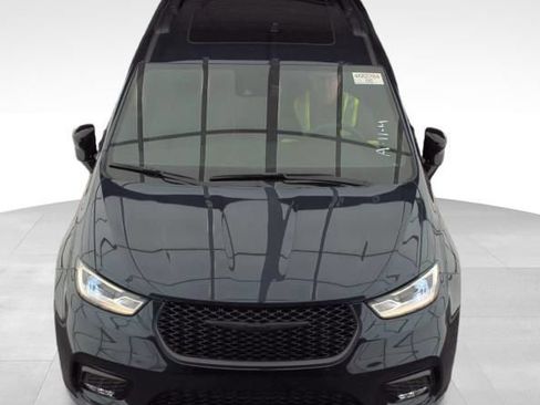Used 2025 Chrysler Pacifica Limited FWD image 26
