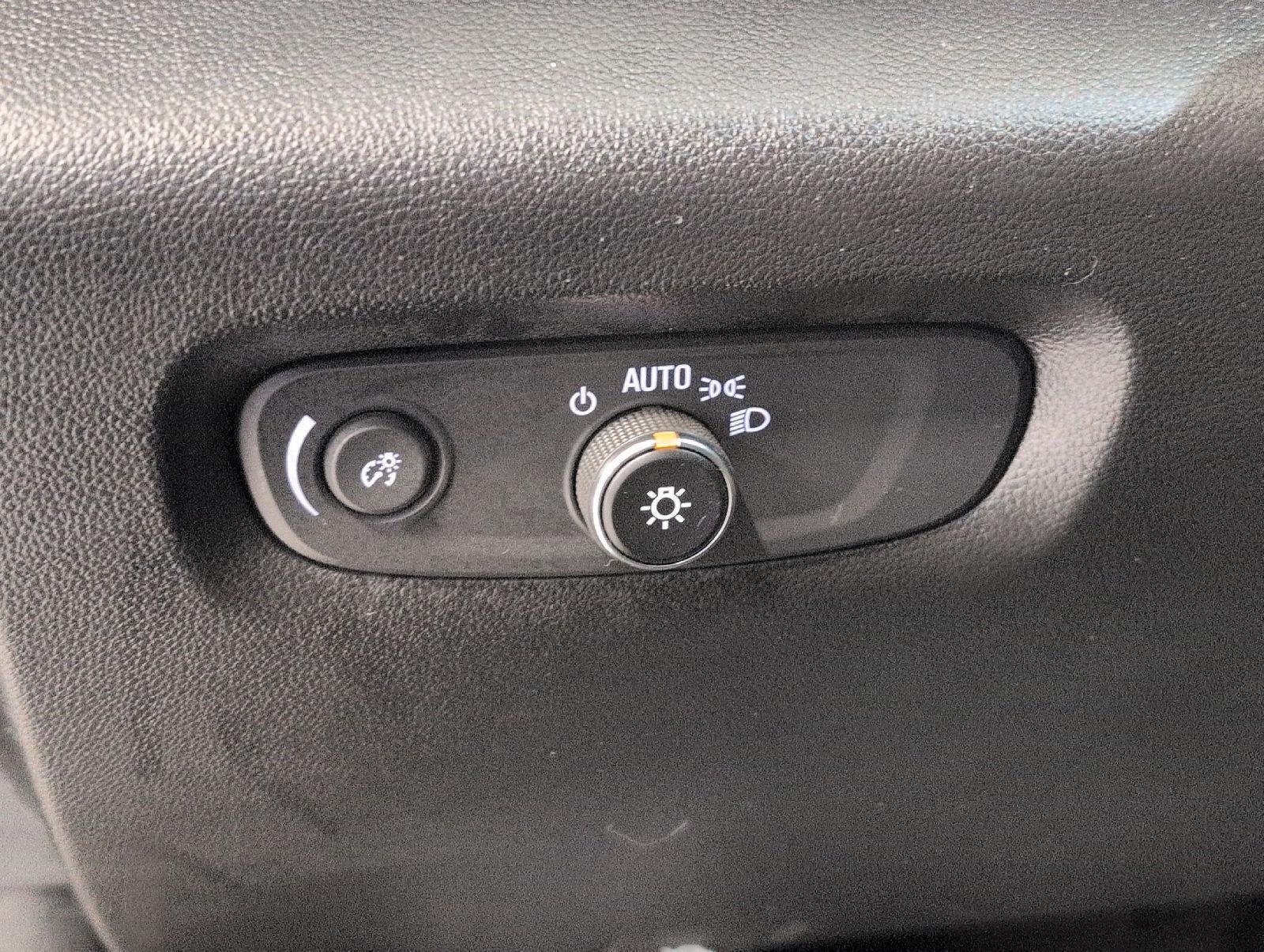 Used 2023 Chevrolet Traverse LT AWD/4WD image 11