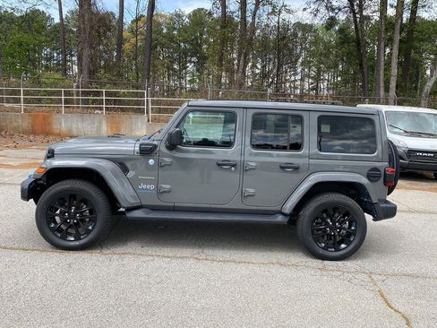Used 2023 Jeep Wrangler Sahara image 9