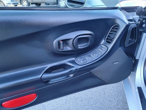 Used 2000 Chevrolet Corvette Coupe w/ Memory Pkg RWD image 8