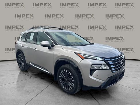 Used 2025 Nissan Rogue Platinum FWD image 7