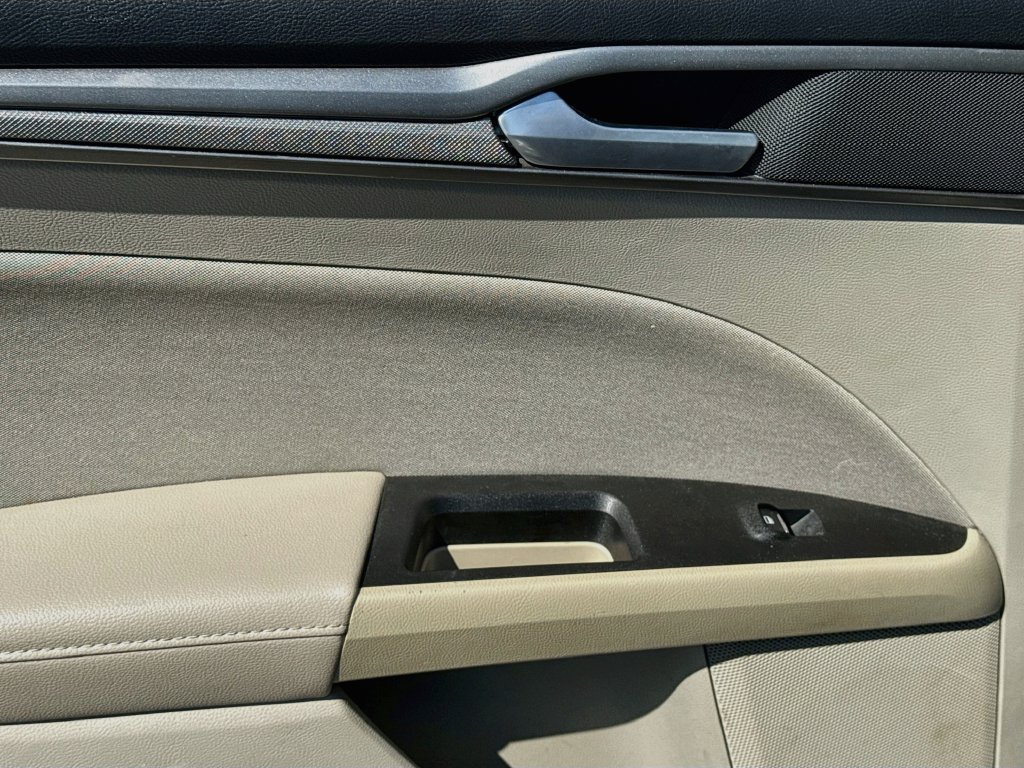 Used 2020 Ford Fusion SE FWD image 31