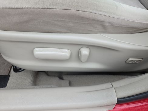 Used 2011 Toyota Camry LE FWD image 28