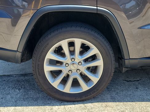 Used 2017 Jeep Grand Cherokee Limited AWD/4WD image 5