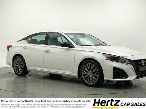 Used 2025 Nissan Altima 2.5 SV FWD image 1