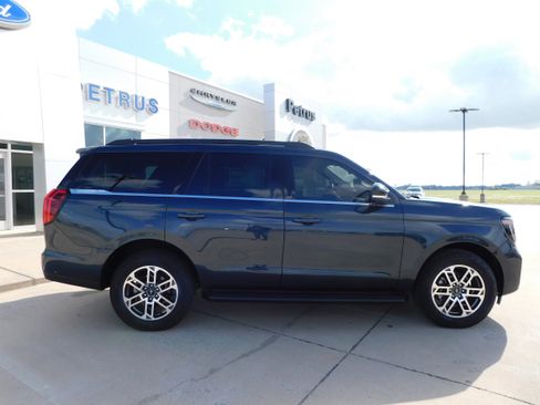 New 2025 Ford Expedition Active image 7