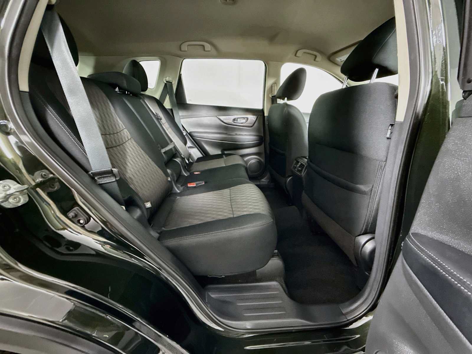 Used 2019 Nissan Rogue SV AWD/4WD image 24