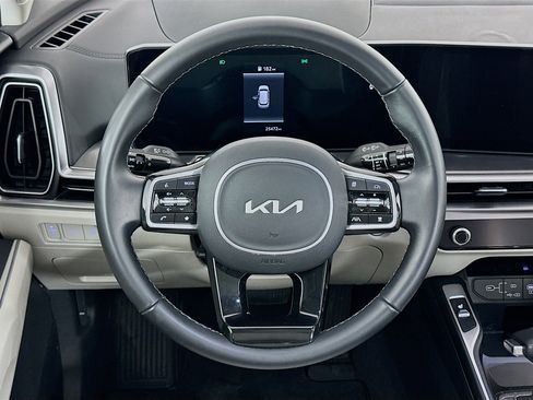 Used 2025 Kia Sorento EX w/ Panoramic Sunroof Package image 18