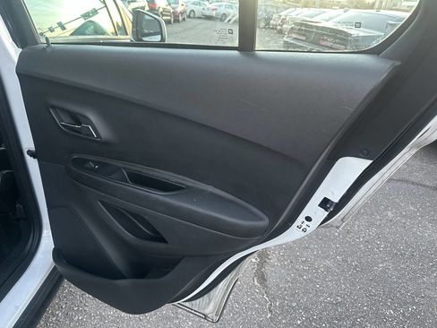 Used 2019 Chevrolet Trax LS image 16