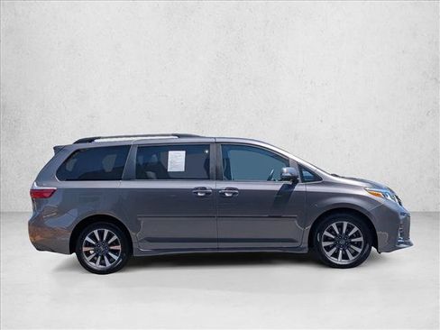 Used 2020 Toyota Sienna Limited w/ Carpet Mat Package FWD image 4