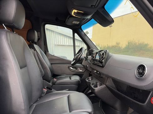 Used 2020 Mercedes-Benz Sprinter 2500 image 9