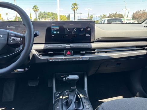 Used 2025 Kia K4 FWD image 20
