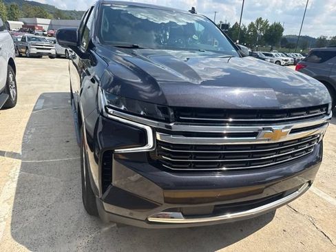 Used 2023 Chevrolet Suburban LT RWD image 6