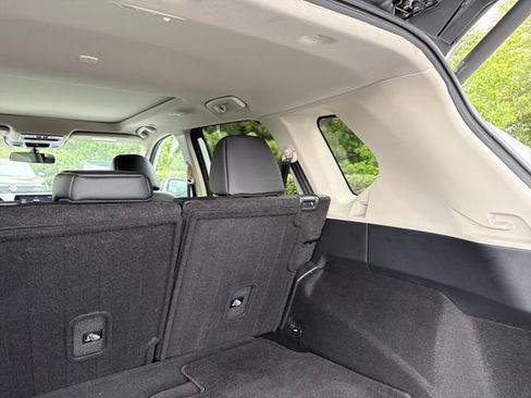 Used 2024 Nissan Rogue SV w/ SV Premium Package FWD image 30