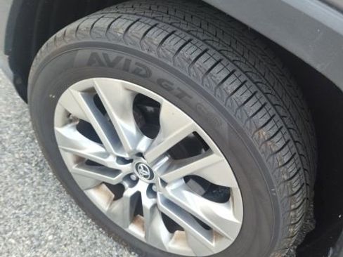 Used 2019 Toyota RAV4 XLE Premium w/ Cold Weather Package AWD/4WD image 9