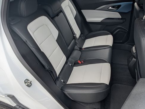 Used 2024 Chevrolet Equinox EV LT FWD image 19