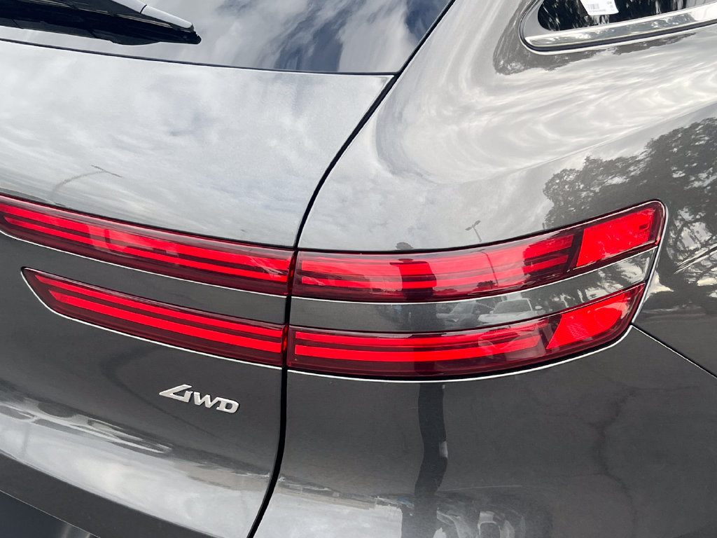 Used 2025 Genesis GV70 2.5T AWD/4WD image 6