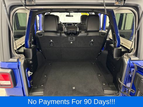 Used 2018 Jeep Wrangler Unlimited Sahara w/ Cold Weather Group AWD/4WD image 41