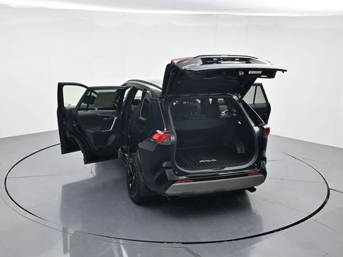 Used 2022 Toyota RAV4 SE image 44