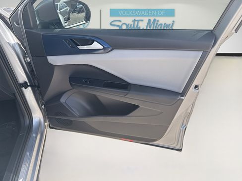 Used 2022 Volkswagen Taos SE image 33