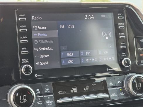 Used 2022 Toyota Highlander L FWD image 10
