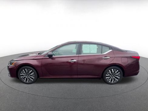 Used 2025 Nissan Altima 2.5 SV image 9