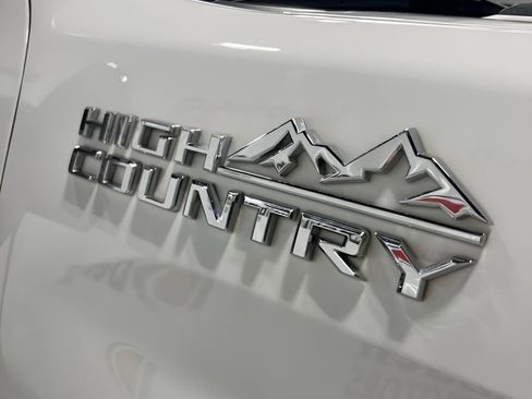 Used 2024 Chevrolet Silverado 2500 High Country w/ Technology Package AWD/4WD image 10