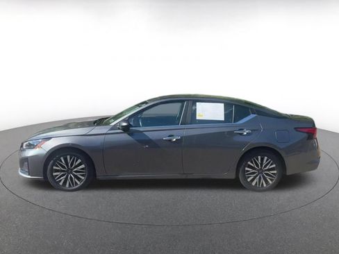 Used 2025 Nissan Altima 2.5 SV FWD image 8