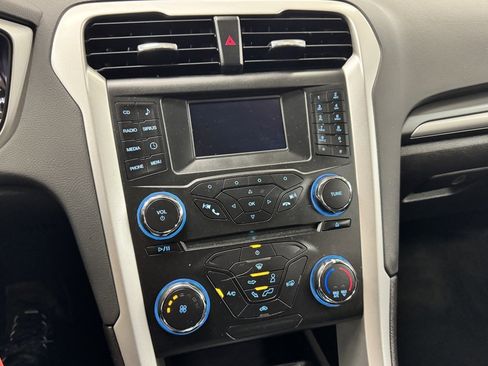 Used 2015 Ford Fusion SE image 25