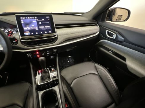 Used 2024 Jeep Compass Latitude image 28