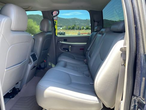 Used 2006 Chevrolet Silverado 2500 LT w/ Onstar Plus Package AWD/4WD image 22