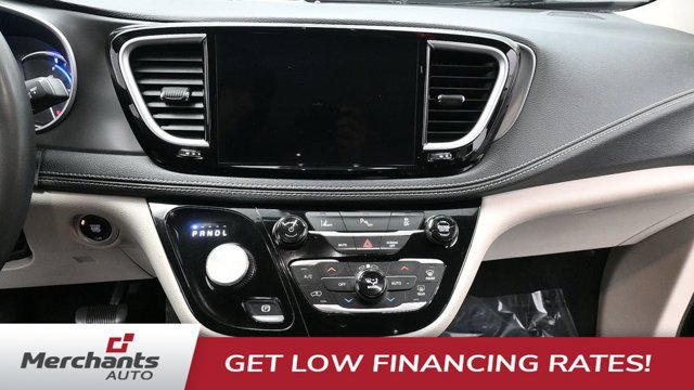 Used 2023 Chrysler Pacifica Touring-L FWD image 18