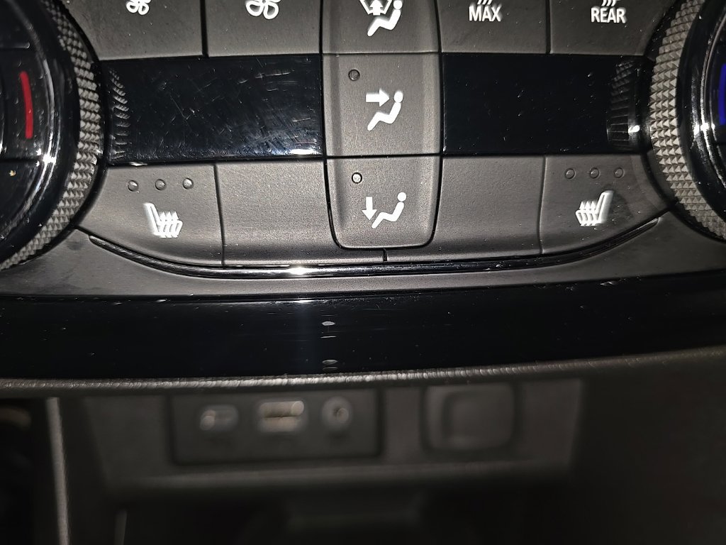 Used 2020 Buick Encore GX Select AWD/4WD image 26