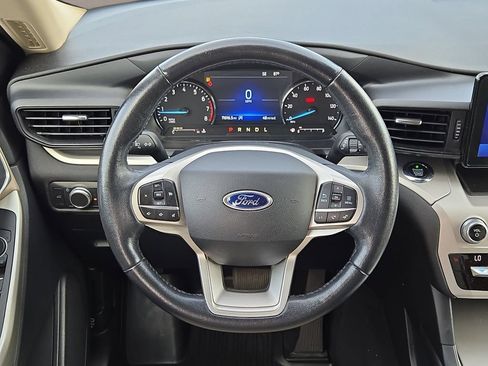 Used 2021 Ford Explorer XLT RWD image 19