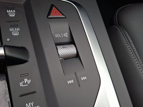 Used 2025 BMW 228i xDrive w/ Technology Package image 18