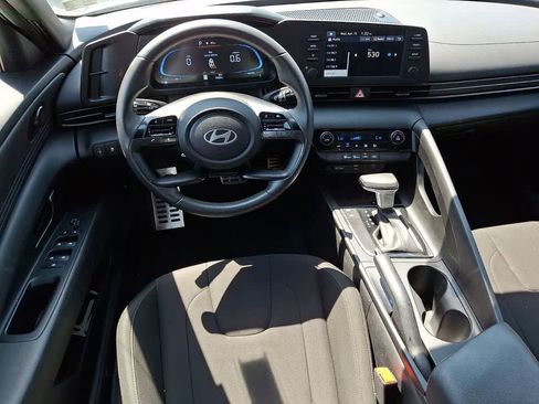 Used 2025 Hyundai Elantra Sport image 11