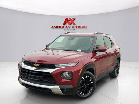 Used 2021 Chevrolet TrailBlazer LT w/ Premium Seating Package FWD image 2