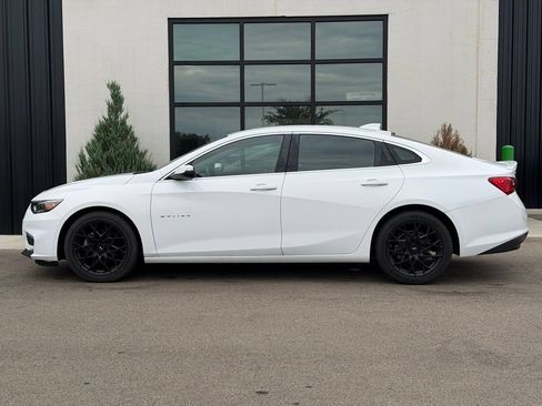Used 2018 Chevrolet Malibu LT FWD image 2