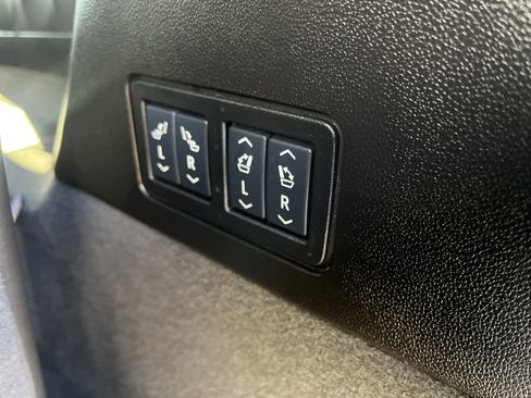 Used 2025 Cadillac XT6 Sport w/ Technology Package image 22