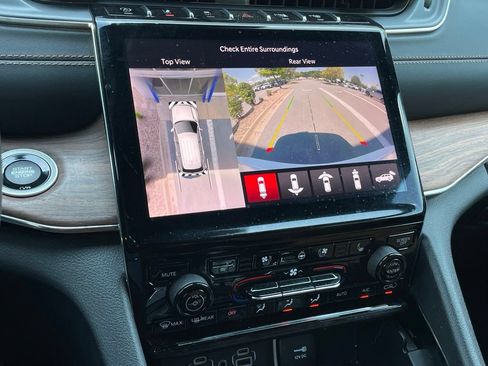 Used 2023 Jeep Grand Cherokee Summit w/ Luxury Tech Group V AWD/4WD image 19