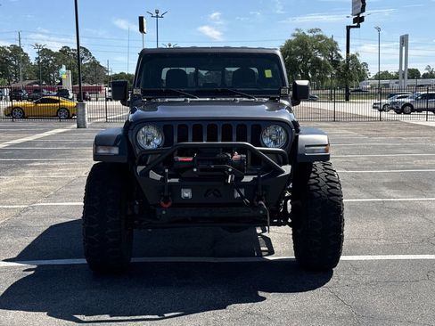 Used 2023 Jeep Gladiator Sport w/ Off Road Group image 2