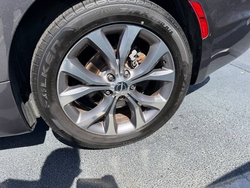 Used 2019 Chrysler Pacifica Limited w/ Tire & Wheel Group FWD image 45